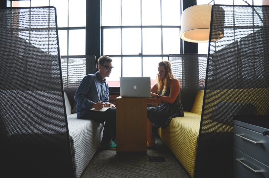 sustaining-brick-mortar-stores-3-major-tips-customer-relations